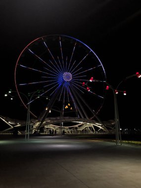 Dönme dolap akşam. Panorama Bakü serisinden