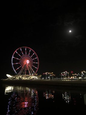 Dönme dolap akşam. Panorama Bakü serisinden