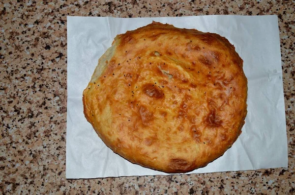 Tendir Pão Tendir Pão Acabado Assar Mesa Cozinha — Fotografia de Stock