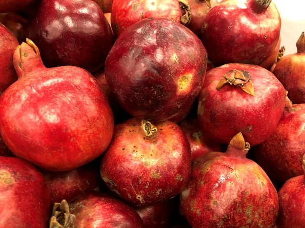 Világos Piros Gránátalma Természetes Gyümölcs Természetes Vitaminok Egy Élő Töredék — Stock Fotó