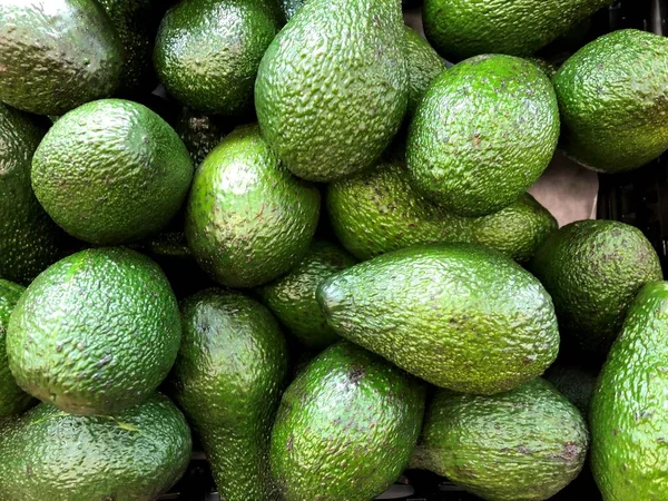 Avocado Auf Dem Markt Verkaufen Ein Lebendiges Fragment Aus Einem — Stockfoto