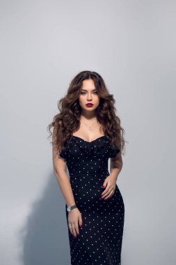 Seksi brownhead modeli moda bakmak