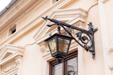 Şehir ışıkları, duvardaki sokak lambaları.