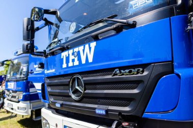 Delmenhorst / Almanya - 6 Mayıs 2018: bir kamyon tabelada Alman teknik acil servis. Technisches Hilfswerk teknik acil servis anlamına gelir..