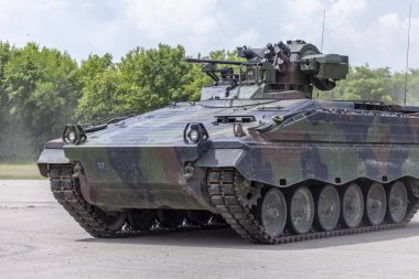 Alman piyade mücadele bir yolda araç sürücüleri