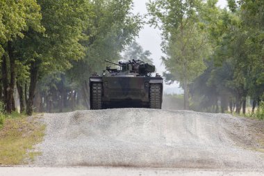 Alman piyade mücadele bir yolda araç sürücüleri