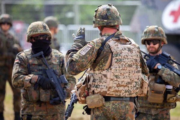 Feldkirchen Juni 2018 Bundeswehrsoldat Unterrichtet Soldaten Bei Einem Tag Der — Stockfoto