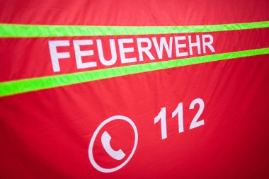 Alman itfaiye logosuna bir çadır. Almanca kelime Feuerwehr itfaiye anlamına gelir..