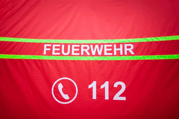 Deutsches Feuerwehr Logo Auf Einem Zelt Das Deutsche Wort Feuerwehr — Stockfoto