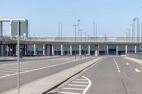 Berlim Alemanha Abril 2018 Rua Vazia Terminal Passageiros Aeroporto Brandemburgo — Fotografia de Stock