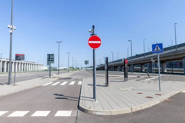 Berlín Alemania Abril 2018 Calle Vacía Terminal Pasajeros Aeropuerto Berlín — Foto de Stock