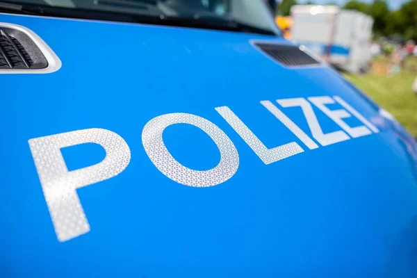 Polizeischild Einem Deutschen Polizeiauto Polizei Ist Das Deutsche Wort Für — Stockfoto