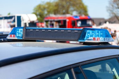 Bir Alman polis arabası mavi ışık bar