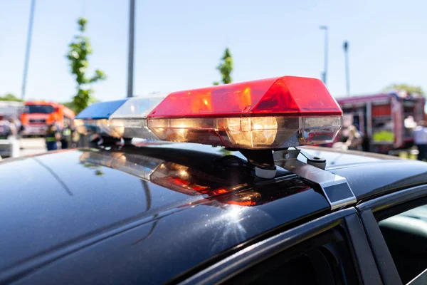 Bir Amerikan polis arabası acil durum ışıkları