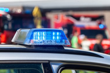 Bir Alman polis arabası mavi ışık bar