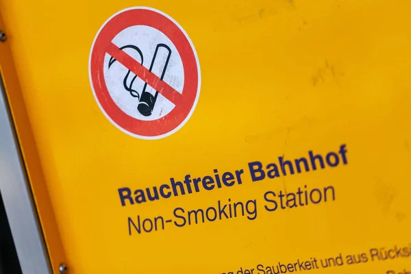 Fürth März 2018 Ein Nichtraucher Hinweisschild Steht Bahnhof Fürth Bei — Stockfoto