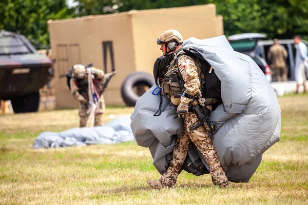 Feldkirchen Alemanha Junho 2018 Paraquedista Bundeswehr Exército Alemão Desembarca Dia — Fotografia de Stock