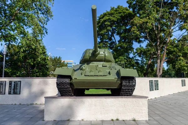苏联坦克在一个公众纪念地方在德国的 — 图库照片