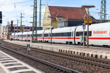 Nurnberg / Almanya - 11 Mart 2018: buz 3, Almanya'da Deutsche Bahn geçer tren istasyonu Nurnberg şehirlerarası-Express tren.