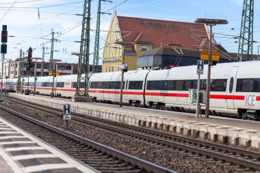 Nurnberg / Almanya - 11 Mart 2018: buz 3, Almanya'da Deutsche Bahn geçer tren istasyonu Nurnberg şehirlerarası-Express tren.