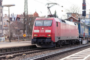 Nurnberg / Almanya - 11 Mart 2018: Avrupa iyi tren geçer Nurnberg bir Alman tren istasyonunda.