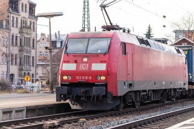 Nurnberg / Almanya - 11 Mart 2018: Avrupa iyi tren geçer Nurnberg bir Alman tren istasyonunda.