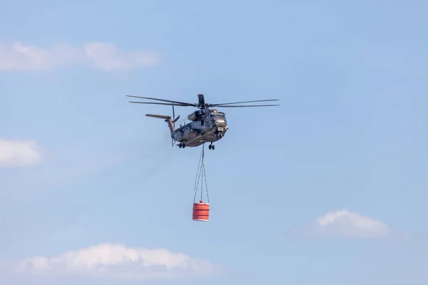 Berlin Germany June 2018 Sikorsky Transport Helicopter Bundeswehr Flies Water — Stock Photo, Image