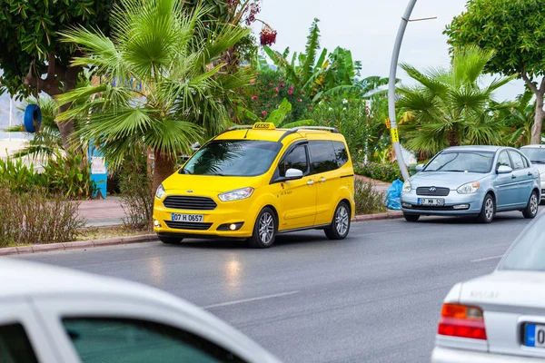Antalya Turcja Września 2018 Taxi Turecki Stoi Ulicy Mieście Antalya — Zdjęcie stockowe