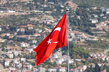 Antalya şehir önünde Türk bayrağı