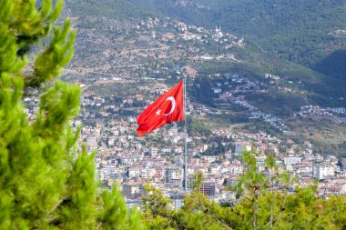 Antalya şehir önünde Türk bayrağı