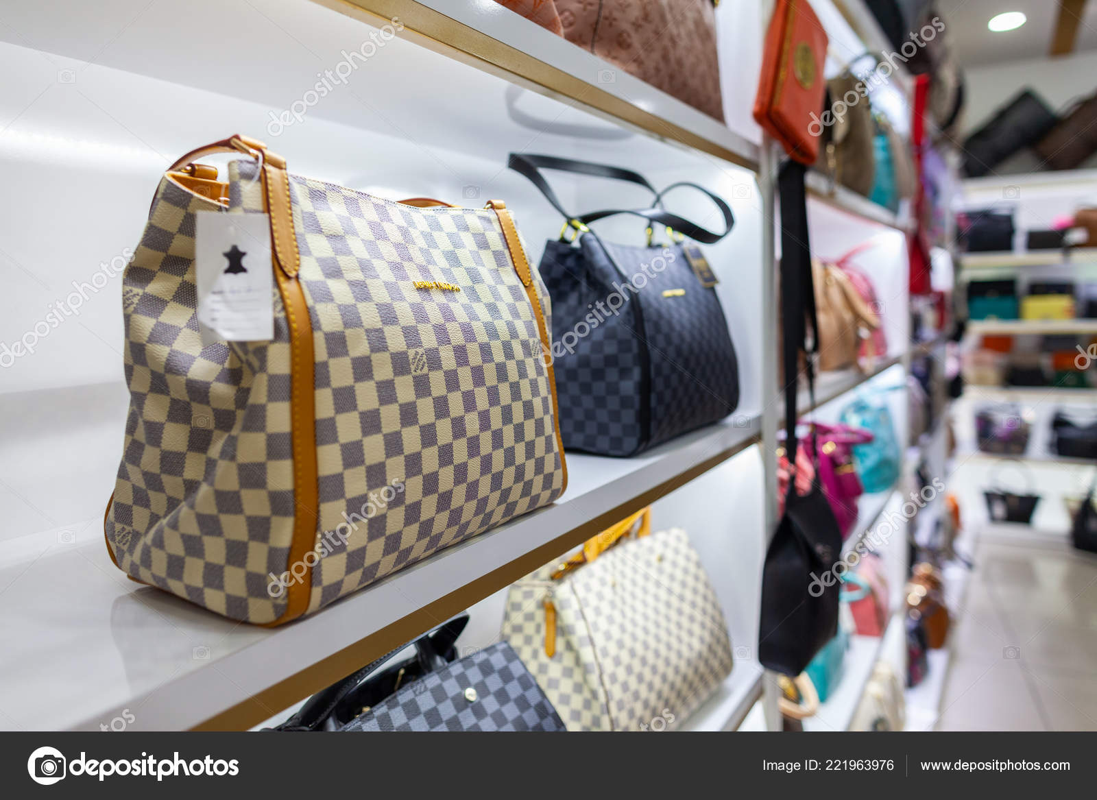 Alanya Turkey 2018 Louis Vuitton Handbags Alanya – Stock Editorial Photo © huettenhoelscher #221963976