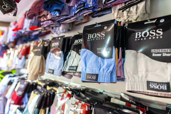 Alanya Turkiet September 2018 Korta Byxor Olika Märken Hänger Butik — Stockfoto