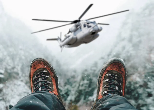 Helicóptero Transporte Pesado Vuela Delante Humano — Foto de Stock