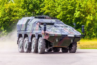 Alman ordusu, Alman zırhlı taşıyıcı bir yolda sürücüler