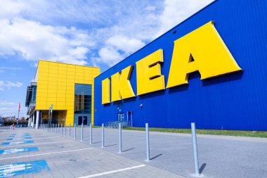 Nürnberg / Almanya - 7 Nisan 2019: Nürnberg'de bir depoda Ikea şubesi. Ikea, montaja hazır mobilya, mutfak ve aksesuarlar tasarlayan ve satan İsveç merkezli çok uluslu bir gruptur..