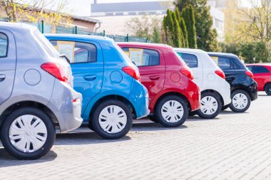 Nürnberg / Almanya - 7 Nisan 2019: Mitsubishi logosu bir otomobil satıcısında Mitsubishi araba. Mitsubishi Motors Corporation Japonya merkezli bir Japon çokuluslu otomotiv üreticisi.