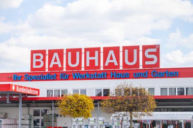 Nürnberg / Almanya - 7 Nisan 2019: Bir Alman üzerinde Bauhaus logosu nürnberg kendiniz pazar yapın. Ihr Spezialist fuer Werkstatt, Haus und Garten atölye, ev ve bahçe için uzman anlamına gelir