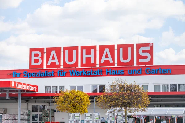 Nürnberg / Almanya - 7 Nisan 2019: Bir Alman üzerinde Bauhaus logosu nürnberg kendiniz pazar yapın. Ihr Spezialist fuer Werkstatt, Haus und Garten atölye, ev ve bahçe için uzman anlamına gelir