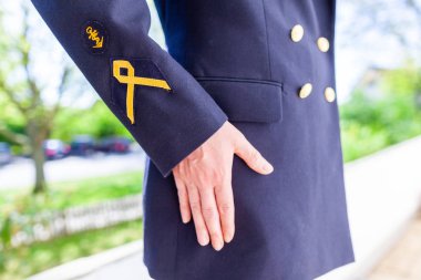 Alman Bundeswehr üniformalı bir kadın.
