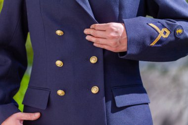 Alman Bundeswehr üniformalı bir kadın.