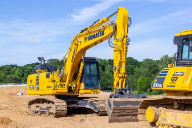 Hannover/Almanya-2 Haziran 2019: Komatsu ekskavatörü Hannover 'de bir inşaat alanında duruyor.