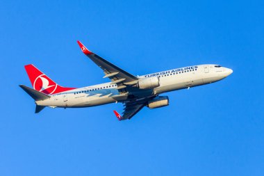 Antalya/Türkiye-6 Haziran 2019: Türk Hava Yolları 'ndan Boing 737-800 Havaalanı Antalya, Türkiye 'de uçar.