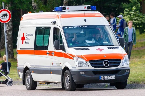 Augustdorf Alemanha Junho 2019 Carro Ambulância Alemão Deutsches Rotes Kreuz — Fotografia de Stock