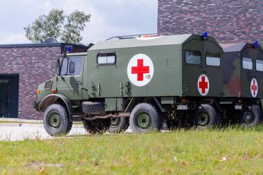 Augustdorf / Almanya - 15 Haziran 2019: Alman askeri ambulans aracı 