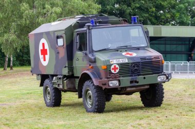 Augustdorf / Almanya - 15 Haziran 2019: Alman askeri ambulans aracı 