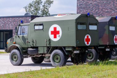 Augustdorf / Almanya - 15 Haziran 2019: Alman askeri ambulans aracı 