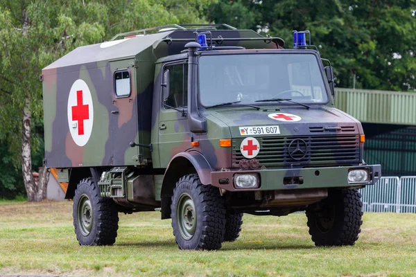 オーガストドルフ ドイツ 2019年6月15日 ドイツ軍の救急車 Krkw がブンデスウェールのイベントデーに軍事基地に立つ — ストック写真