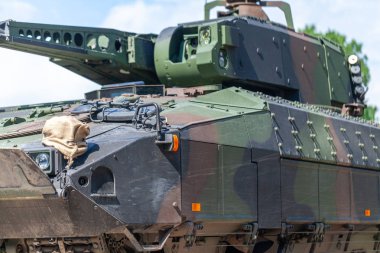 Alman piyade araç sürücüleri bir sokakta kavga