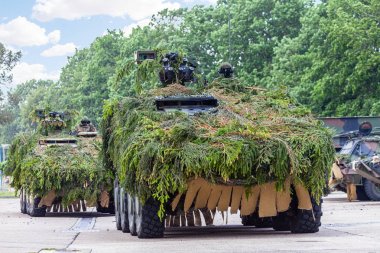 Alman ordusu piyade savaş aracı tamamen kamufle