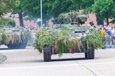 Augustdorf / Almanya - 15 Haziran 2019: Alman piyade savaş aracı Marder, Bundeswehr 2019'un halka açık etkinliği Günü'nde taktik gösteriye katıldı.